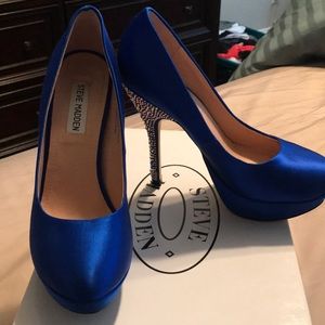 Steve Madden PARTYY-R blue satin heel